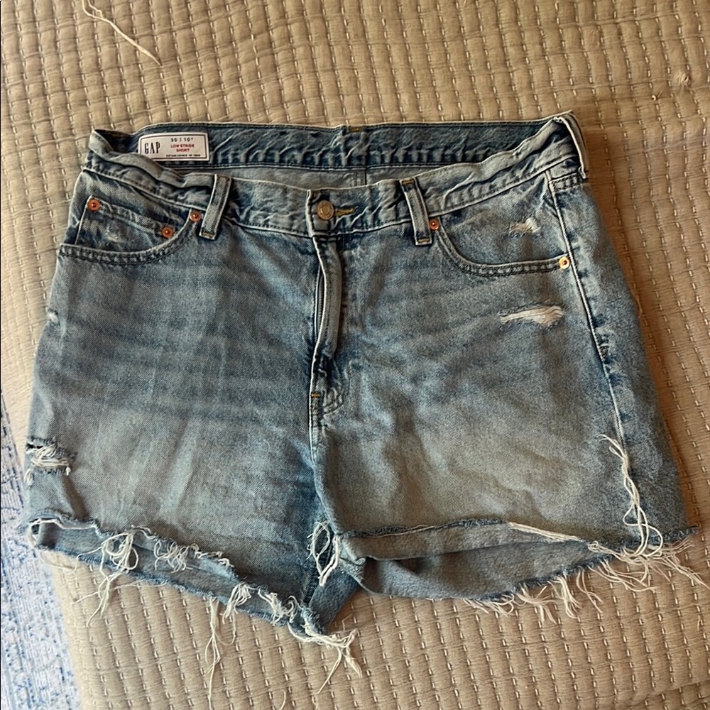 GAP Women's Frayed Hem Jean Shorts - Light Blue